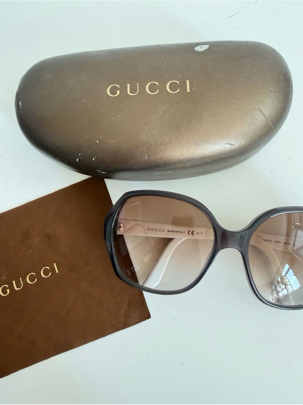 Gucci Women's Black Frame Brown Gradient Lens Oversized Sunglasses